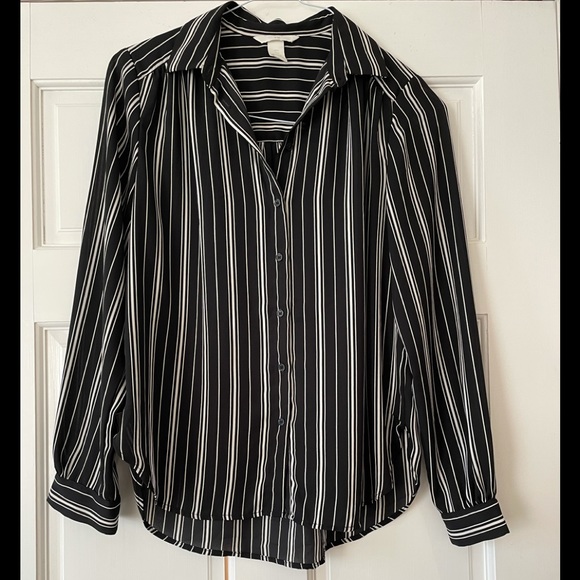 H&M black and white striped button down - Picture 1 of 3